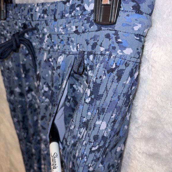 Athleta Trekkie Joggers Womens 0 Blue Camo Ripstop Travel Hiking Capris - Picture 6 of 13